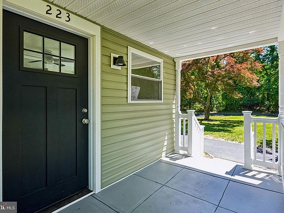 2nd image of 223 Cypress Ave