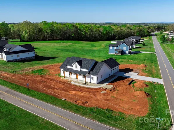 32 Pine Tree Rd, Taylorsville, NC 28681