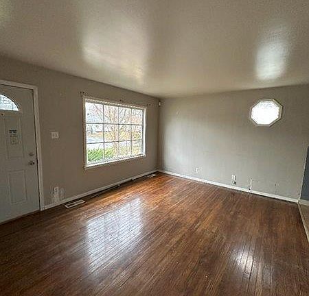 4th image of 22200 Clyde Ave