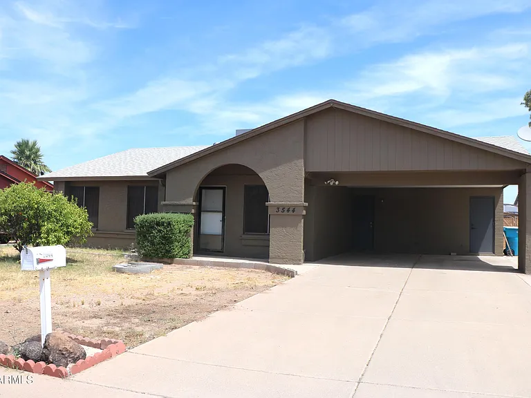 3544 W Charleston Ave — Photo 2