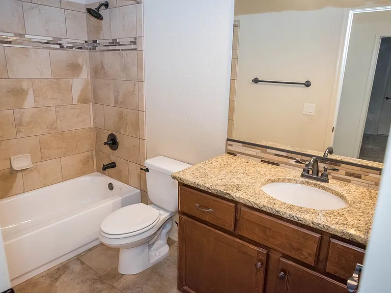 278 Bainbridge Dr — Photo 28