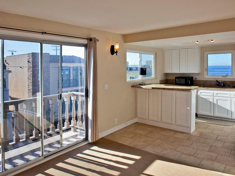 Living Room w/small balcony