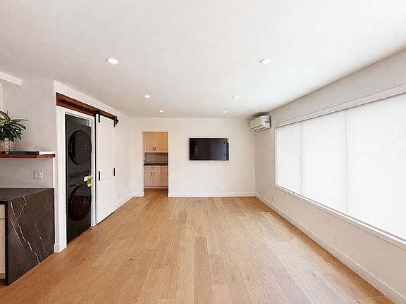 3rd image of 1554 Diamond St #7
