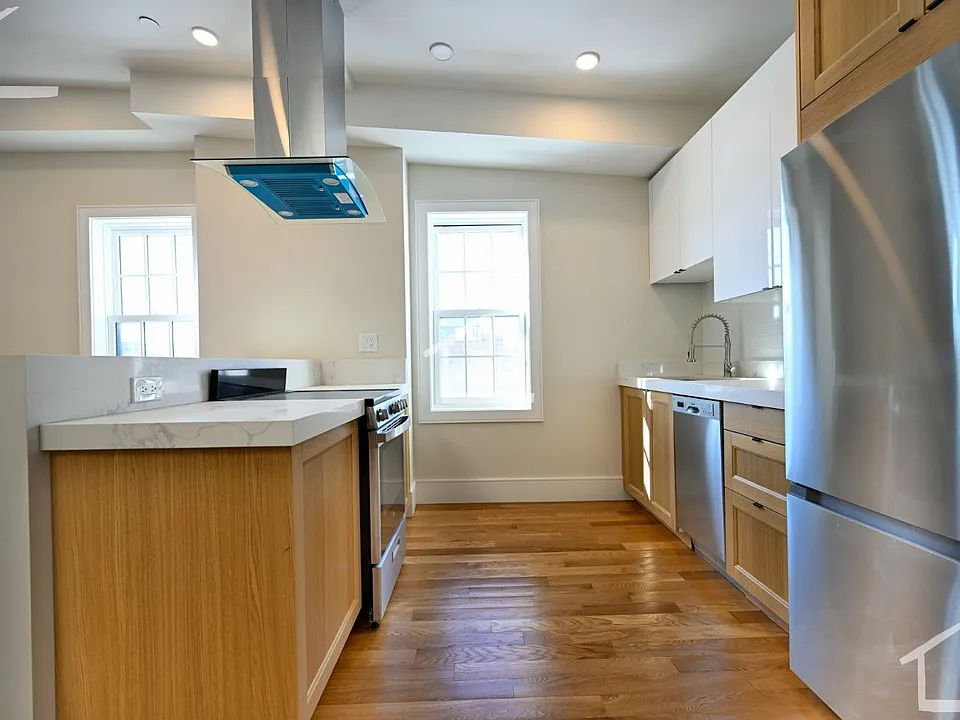 22 Winchester St #9