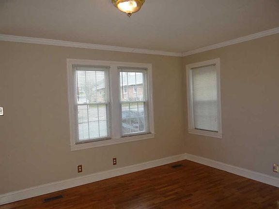 5th image of 501 E Bridge St
