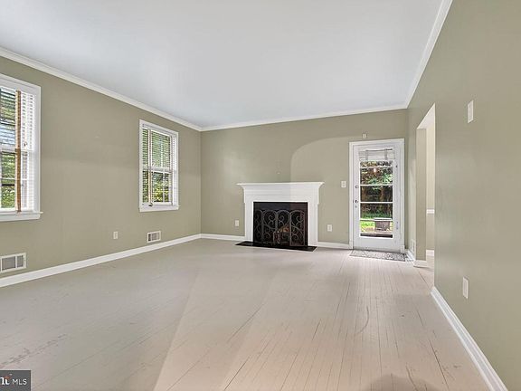 3rd image of 3018 New Mexico Ave NW