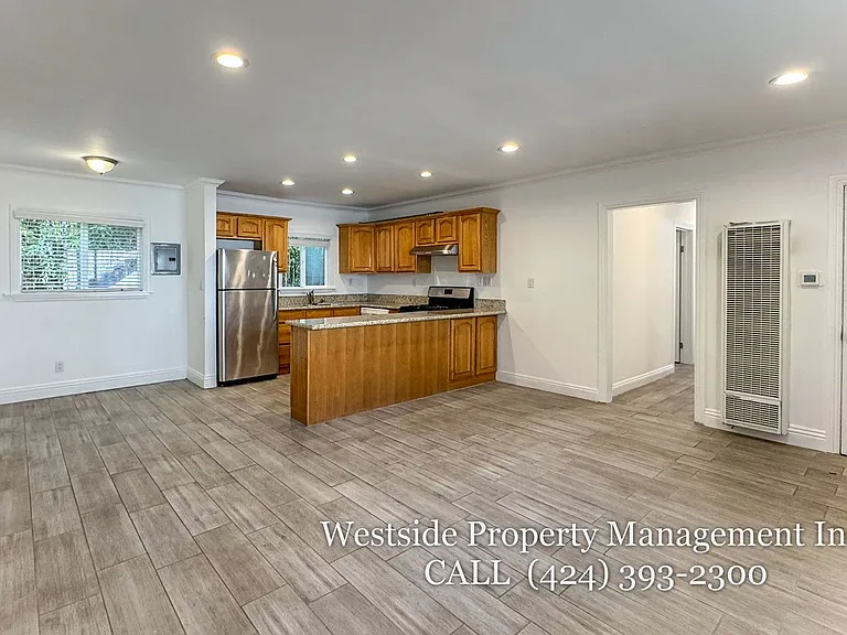 627 Westminster Ave #2 — Photo 2