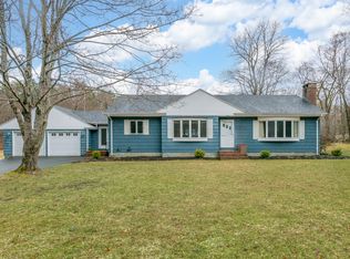 140 Falmouth Rd, Falmouth, ME 04105