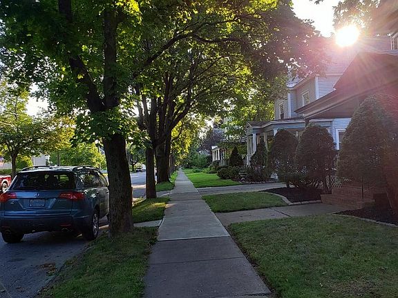 2nd image of 3 1/2 Lincoln Ave
