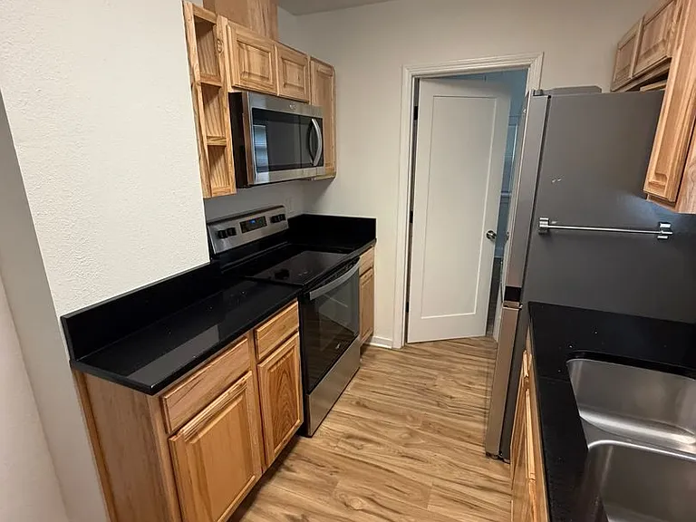 318 Washington St SW — Photo 13