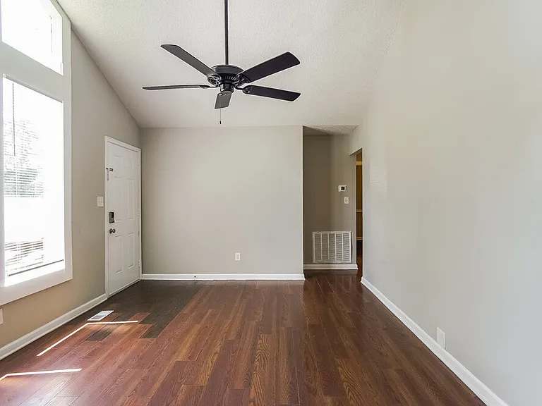 3248 Larrabee Ln — Photo 6