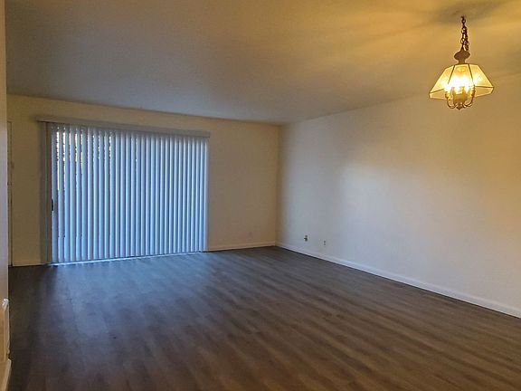 4th image of 410 Auburn Way #410