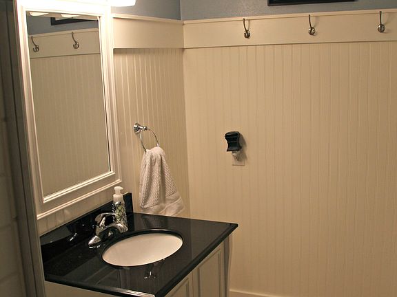 Lower Level Bath
