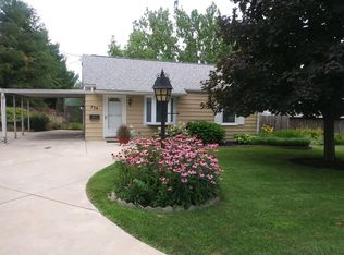 734 E Glencove Ct, Peoria Heights, IL 61616