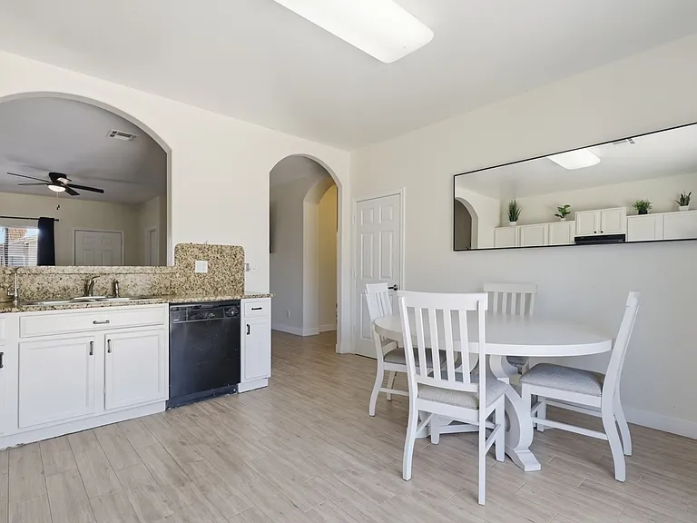 1008 W Saint Charles Ave — Photo 10