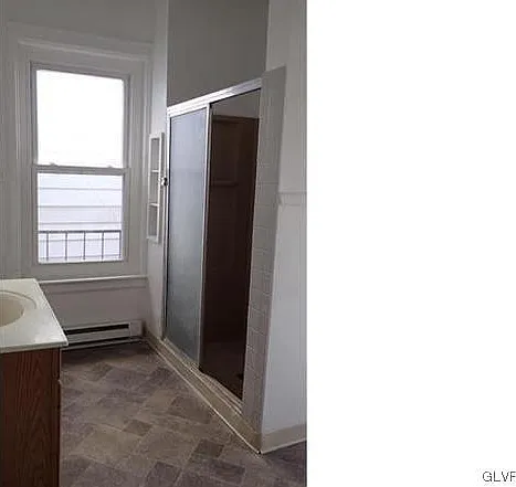 5 bed, 2903 sqft, $2,450 — Photo 3