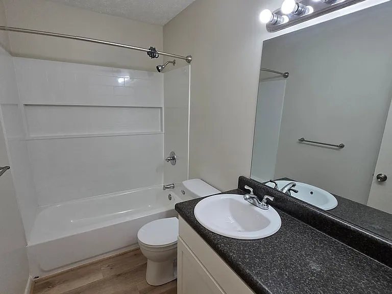 1505 & 1526 Warrior Rd — Photo 2