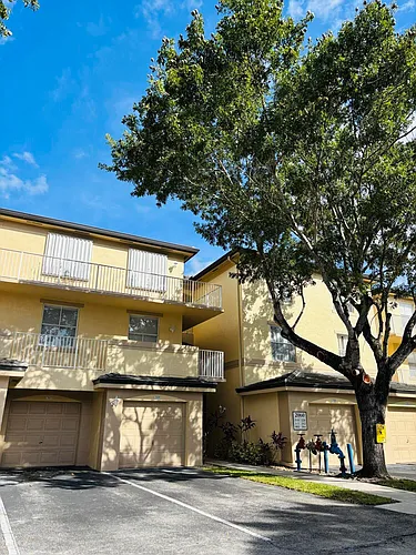 2060 Greenview Shores Blvd #303 Photo 1