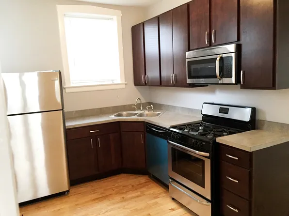 3538 W Grace St APT 2E, Chicago, IL 60618