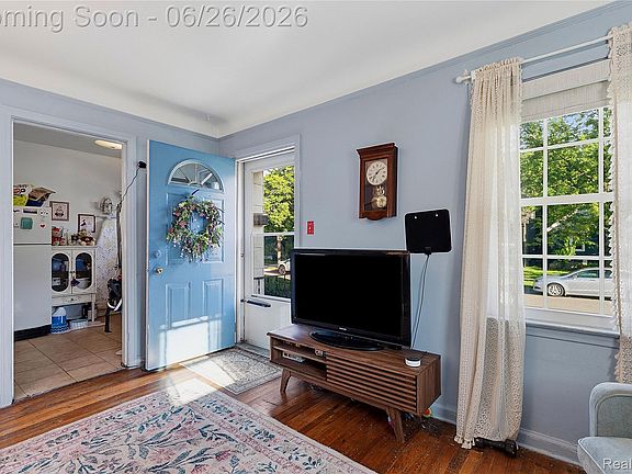 3rd image of 853 Wordsworth St