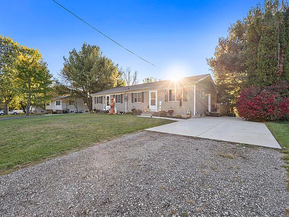 5th image of 11071/11073 Mountain Ash Ave NW