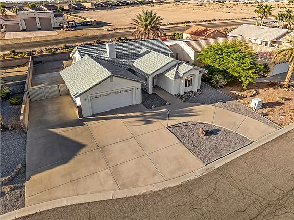 2nd image of 2027 E Sandtrap Lane