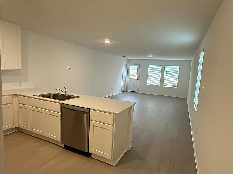 785 Whoopers Loop — Photo 6