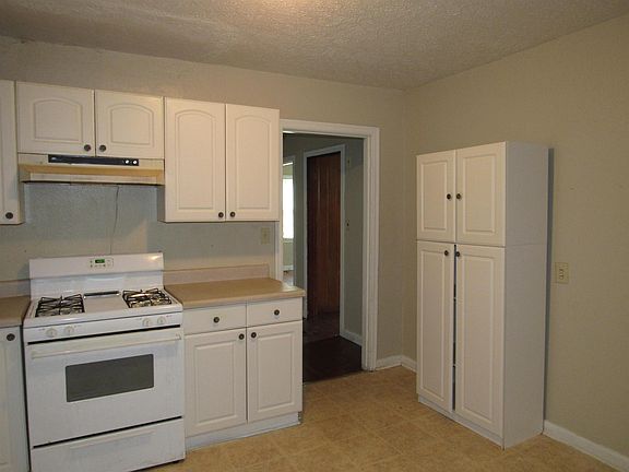 5th image of 223 Griffin St