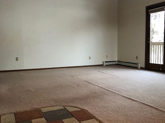 3rd image of 415 Carlton Dr #B