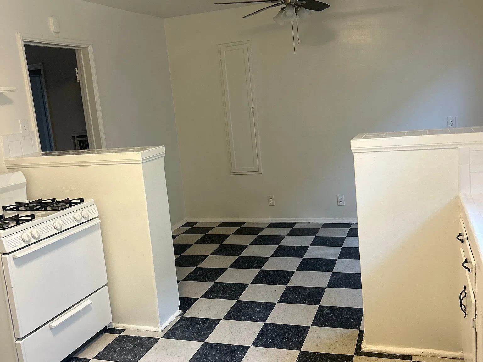 2 bed, 975 sqft, $2,450 — Photo 3