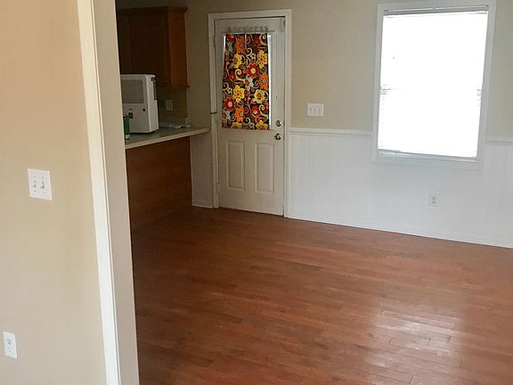 3rd image of 140 Bogue Dr