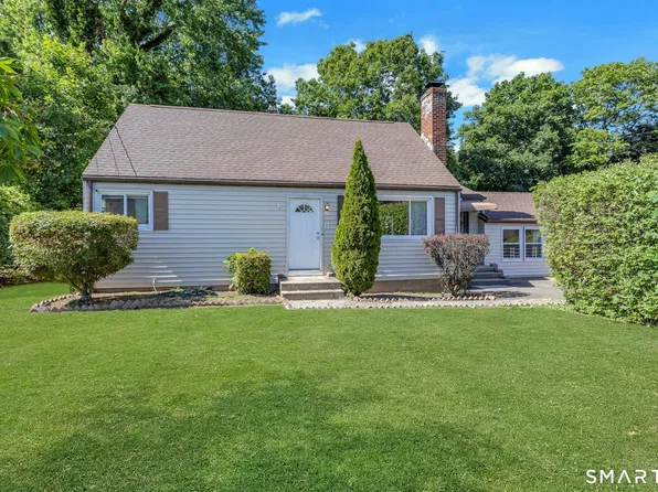 100 Loftus Cir, Bridgeport, CT 06606
