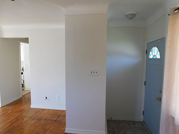 3rd image of 6936 Moccasin St