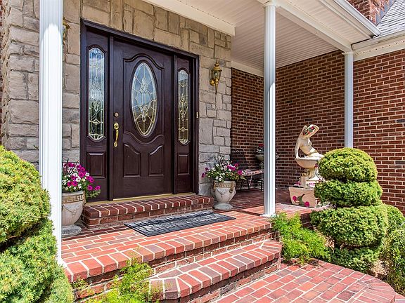 3rd image of 3433 Chestnut Hill Ln