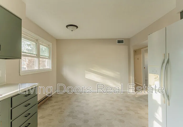 402 W Eldora Ave #D — Photo 10