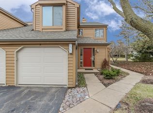 923 Shoreline Rd #874, Lake Barrington, IL 60010