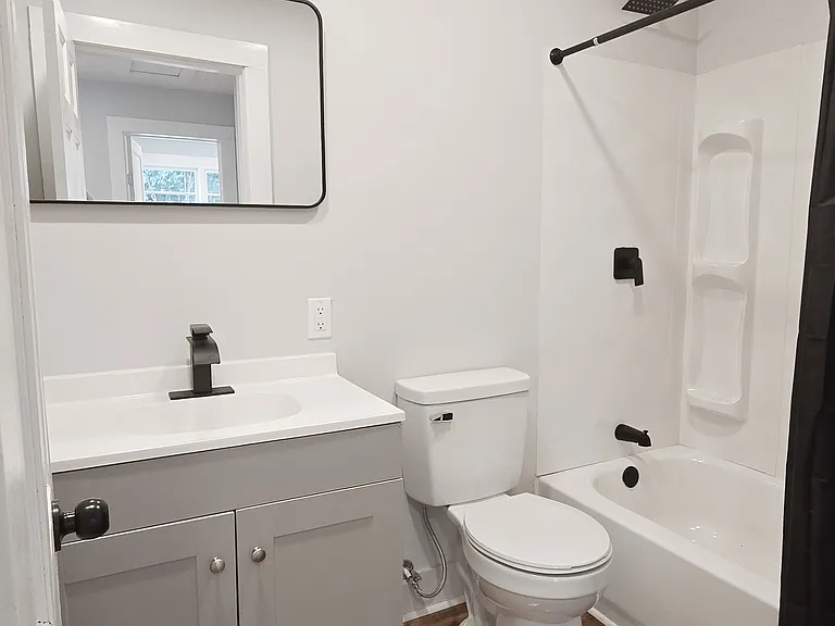 338 S Locust Ave — Photo 17