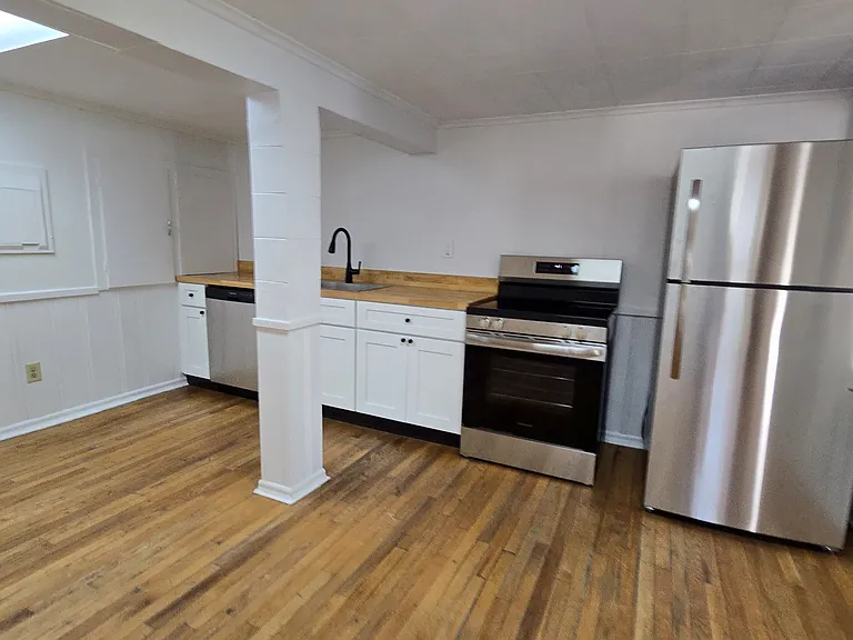 400 W Main St #9 — Photo 5