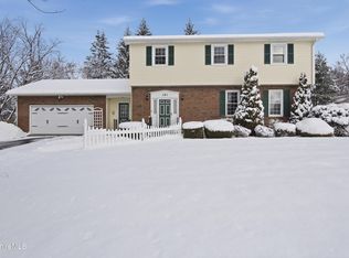 121 Kittredge Rd, Pittsfield, MA 01201