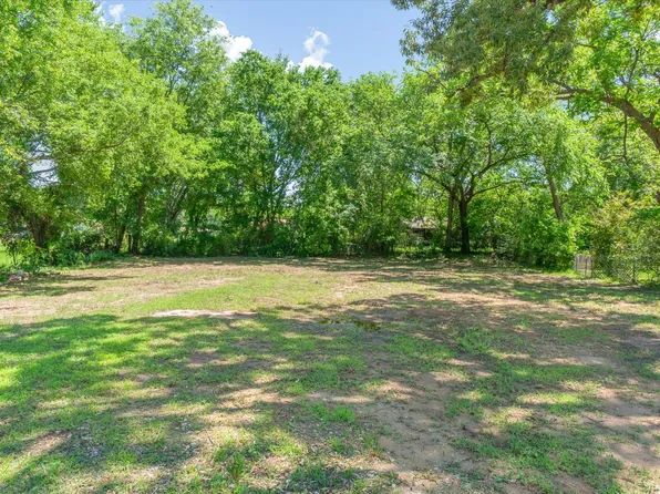 402 N Houston St, Edgewood, TX 75117
