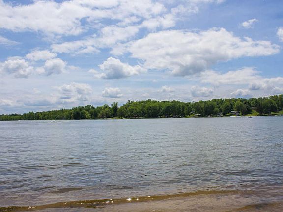 3rd image of 20 W Duck Lake Dr