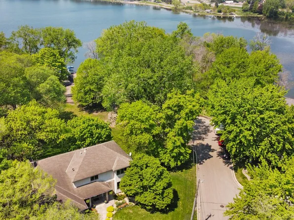 1405 Kingsview Ln N, Plymouth, MN 55447