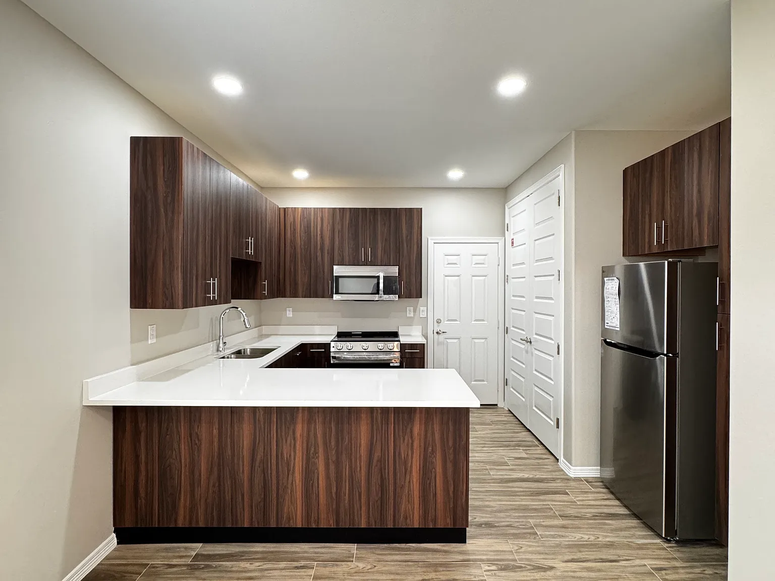 2 bed, 850 sqft, $1,100 — Photo 3