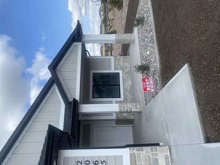 2065 S 3125 W — Photo 27