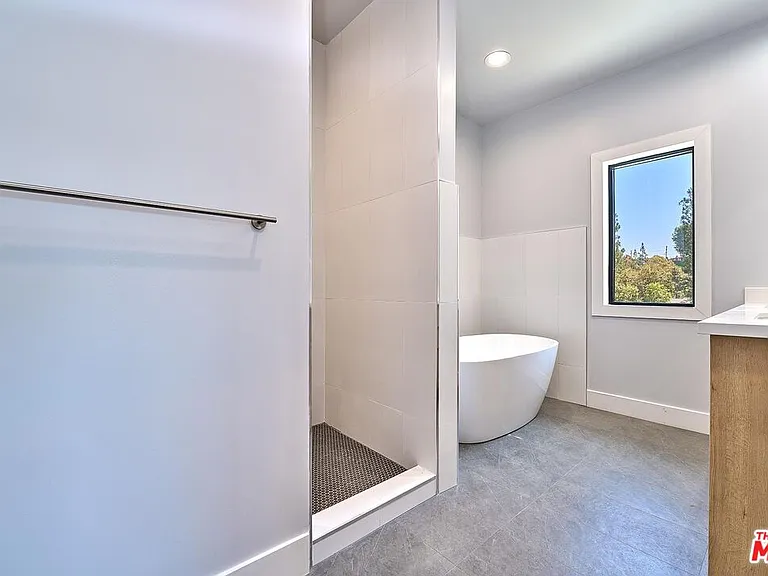 102 Marion Blvd — Photo 33