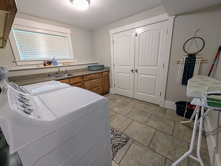S 100 W — Photo 9