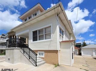 17 S Frontenac Ave, Margate, NJ 08402