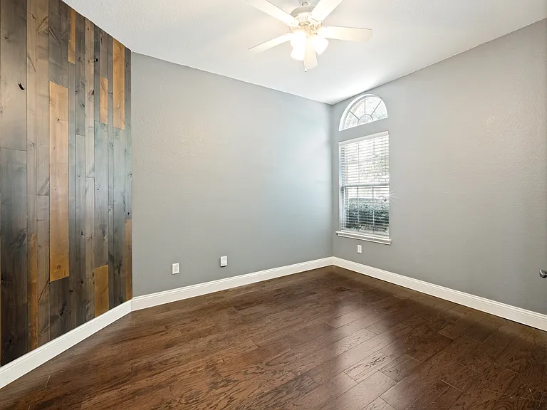 4849 Gloucester Dr — Photo 12
