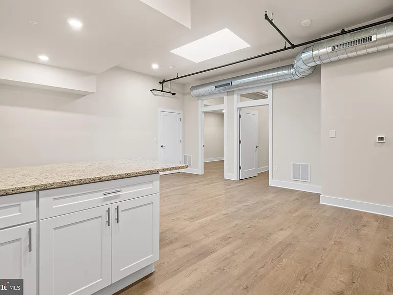 30 W Broad St #5 — Photo 23