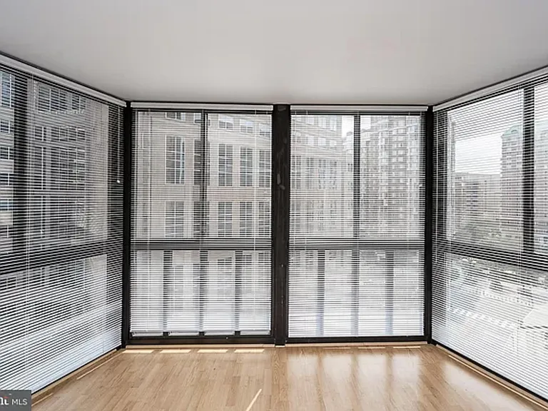900 N Stafford St #905 — Photo 7